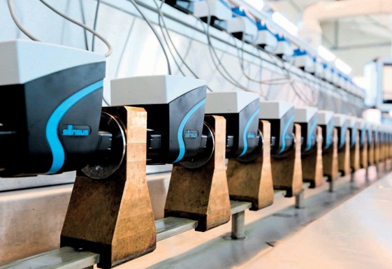 Titelbild: Der ‘iPERL‘ von Sensus International im Prüflabor: der Spritzgieß prozess einer Hauptkomponente des modernen elektro - magnetischen Wasserzählers entpuppte sich zunächst als problematisch (c) Sensus International