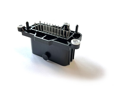 Stecker mit umspritzten Pins und Buchsen (c) H&B Electronic